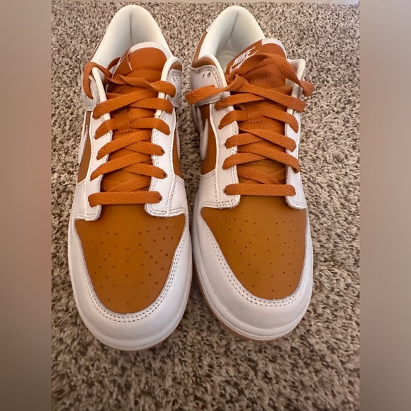 Nike Dunk Low, size 10, never been worn. - Picture 2 of 4